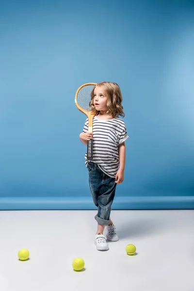 Little girl with tennis equipment — Stock Photo