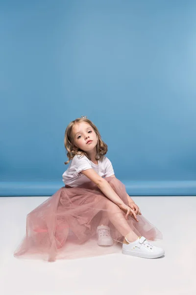 Little girl in pink skirt — Stock Photo