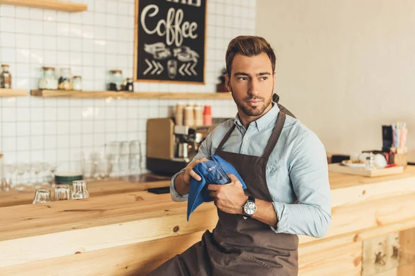 Barista cleaning glassware — Stock Photo