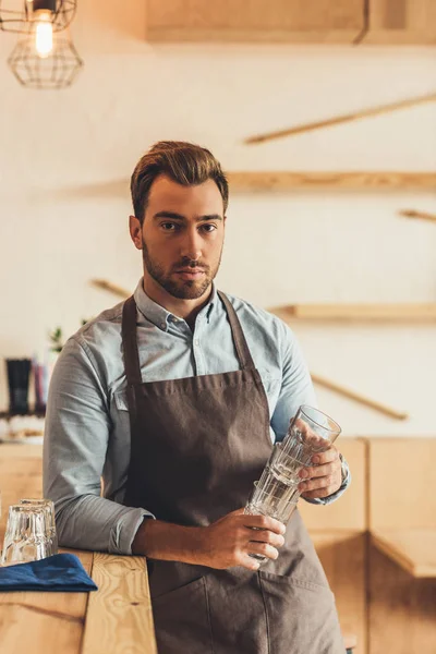 Barista standing at counter — Stock Photo