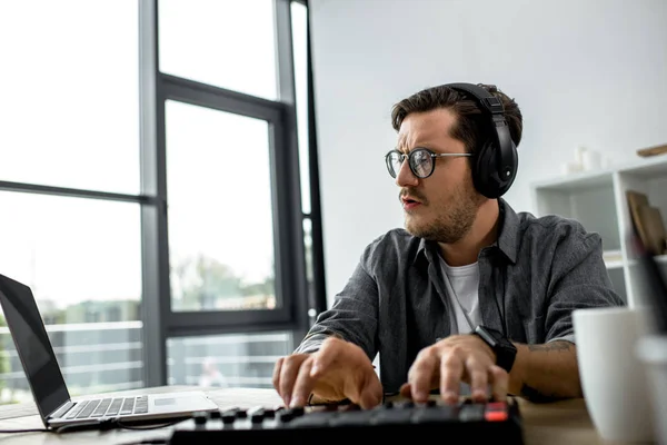 Young sound producer — Stock Photo