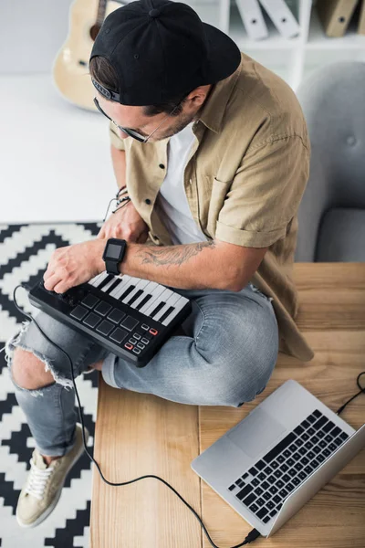 Modern dj working with MPC pad — Stock Photo