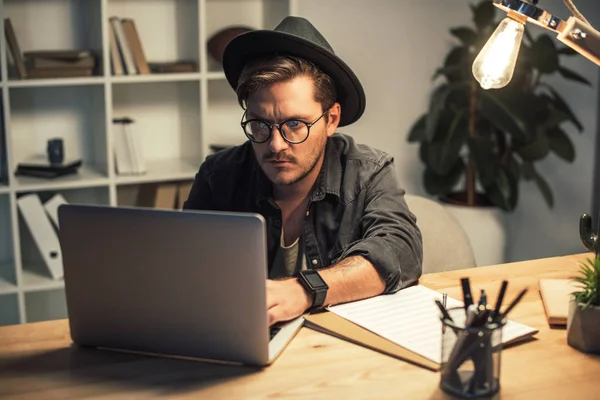 Businessman using notebook — Stock Photo