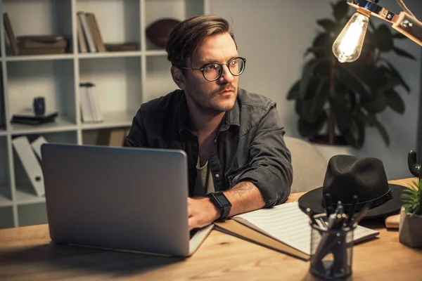 Businessman using notebook — Stock Photo