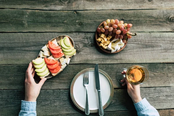 Taster taking sandwich — Stock Photo