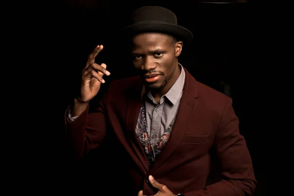 Afro-américain homme en chapeau — Photo de stock