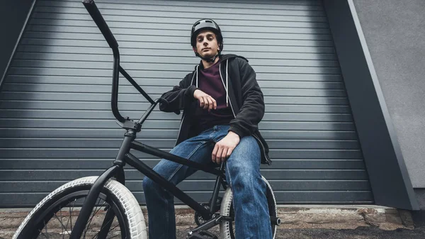 Bmx biker on street — Stock Photo