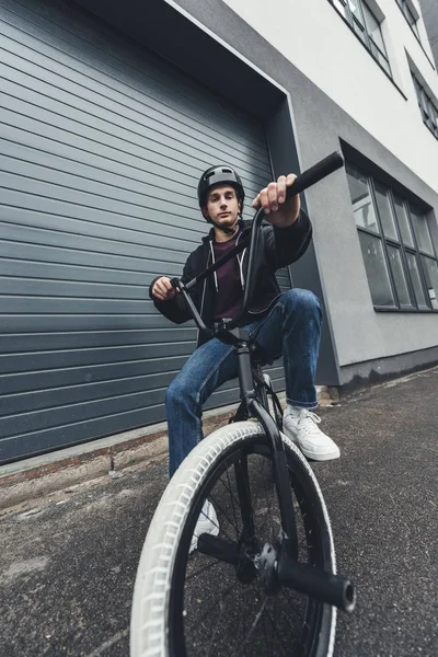 Bmx biker on street — Stock Photo
