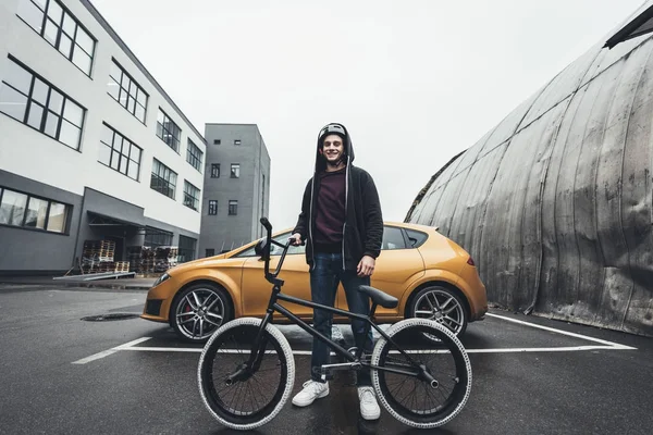 Bmx motociclista na rua — Fotografia de Stock