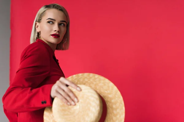 Ragazza alla moda con cappello — Foto stock