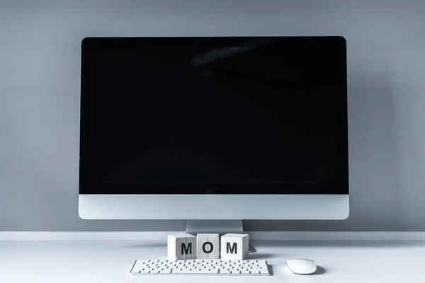 Arbeitsplatz mit Computer — Stockfoto