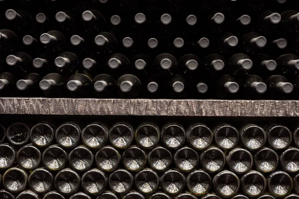 Textura de parede feita de garrafas de vinho — Fotografia de Stock
