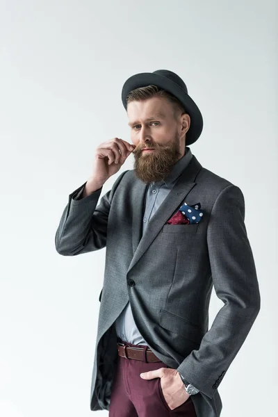 Beau homme en vêtements de style vintage isolé sur fond clair — Photo de stock