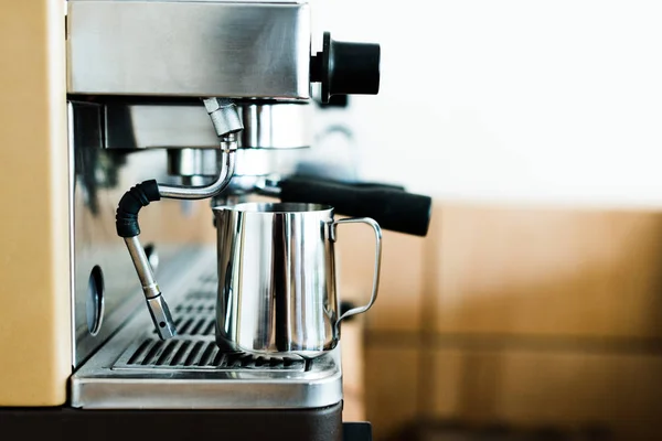 Cooking coffee on modern espresso machine — Stock Photo