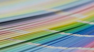 Kanıt renkli örneklerle büyük palet boyar. Yakın çekim