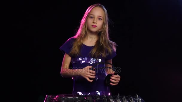 Teenage girl dj wears headphones and starts dance. Slow motion — Stock Video