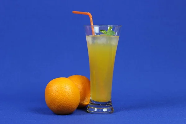 Zumo de naranja fresco — Foto de Stock