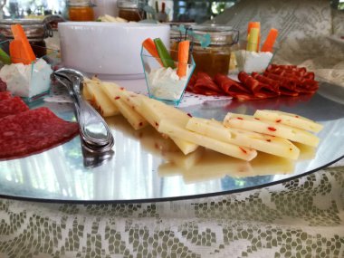dilimlenmiş peynir-düğün büfesi