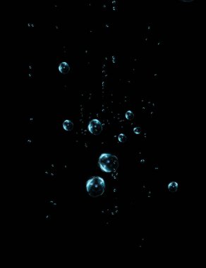 Siyah arkaplanda su damlası