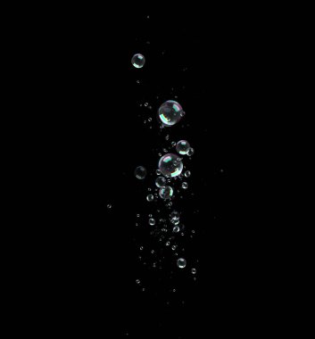 Siyah arkaplanda su damlası