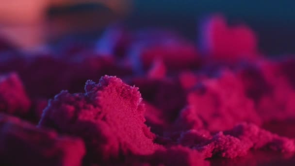 Закрыть Цветной Песок Фиолетовый Песок Scifi Песок Пейзаж — стоковое видео