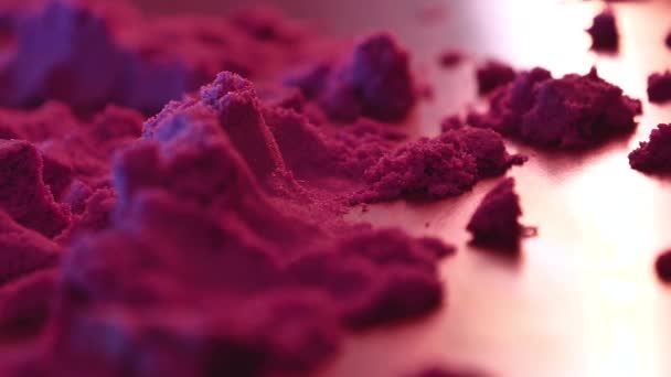 Закрыть Цветной Песок Фиолетовый Песок Scifi Песок Пейзаж — стоковое видео