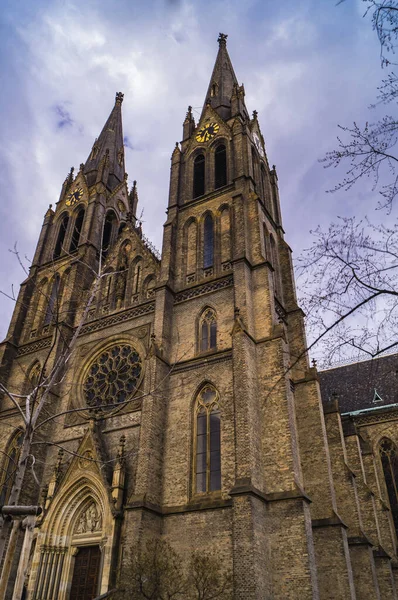 Prag 'daki St. Ludmila Katolik Kilisesi, Çek