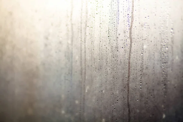 Flujo de gotas de agua en el vidrio de la ventana —  Fotos de Stock