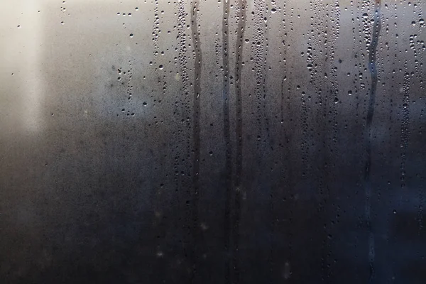 Flujo de gotas de agua en el vidrio de la ventana —  Fotos de Stock