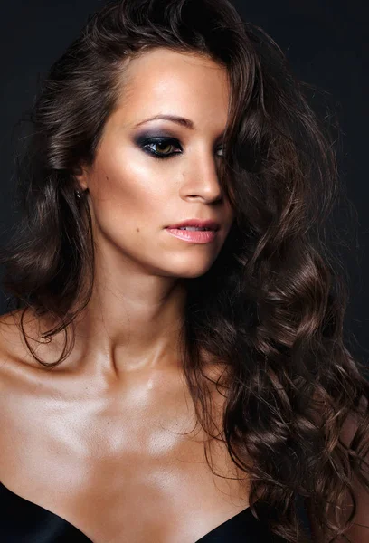 Closeup portrait of beautiful sexy brunette — Stock Photo, Image