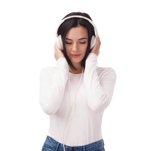 Joven hermosa mujer disfrutando con escuchar la música — Foto de Stock