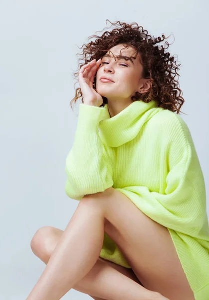 Portrait of beautiful woman with curly hair in warm cozy sweater — Stock Photo, Image