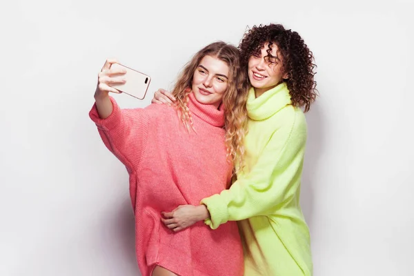 Two young beautiful women having fun together with taking a self — Stock Photo, Image