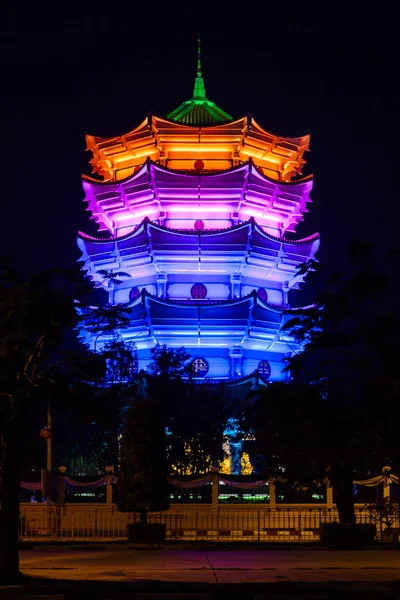 Piękny chińskiej pagody w nocy. — Zdjęcie stockowe