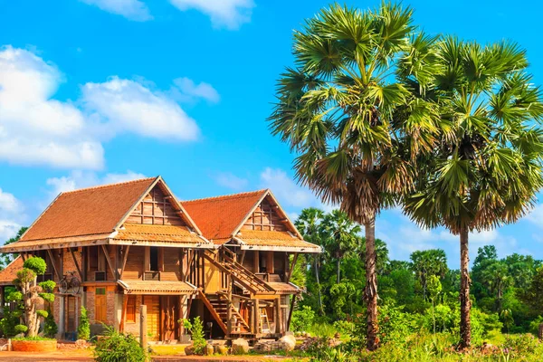 태국 국가 집과 푸른 하늘. — 스톡 사진
