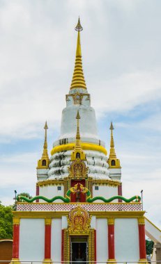 Güzel golden pagoda Buda emanetler içerir.