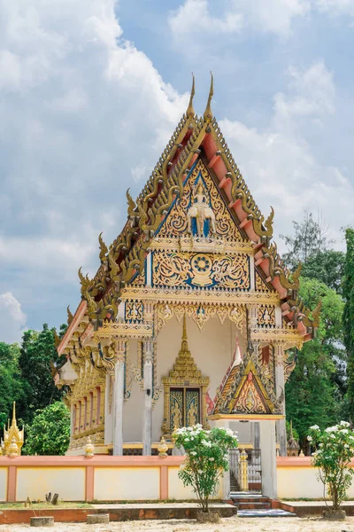 De oude gouden tempel bij daglicht. — Stockfoto