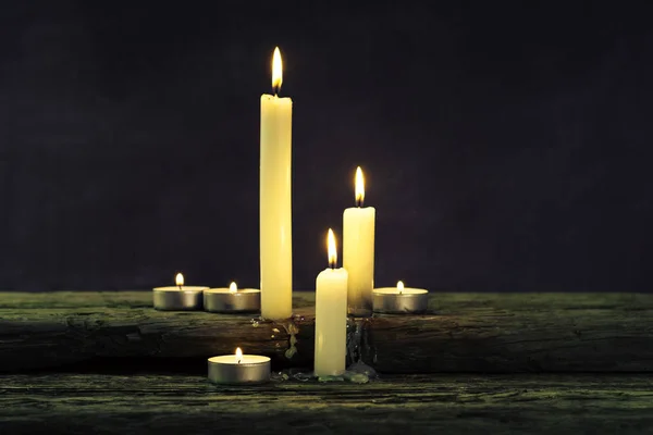 Bijbel Kaars Een Oude Eiken Houten Tafel Mooie Achtergrond Religie — Stockfoto