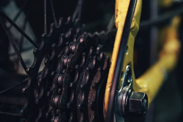 Nahaufnahme Von Fahrradteilen Auf Dunklem Hintergrund Makrosicht — Stockfoto