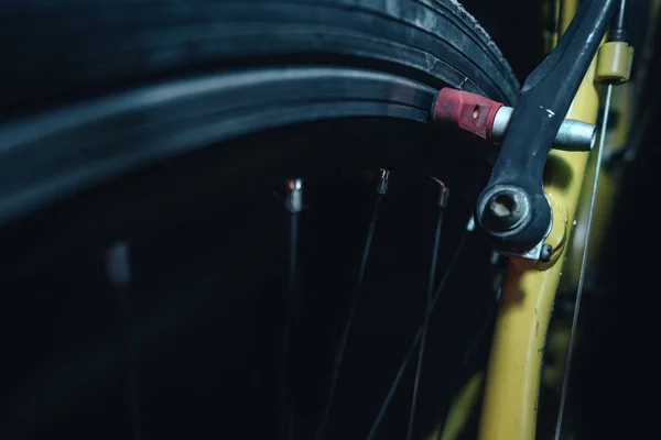 Nahaufnahme Von Fahrradteilen Auf Dunklem Hintergrund Makrosicht — Stockfoto