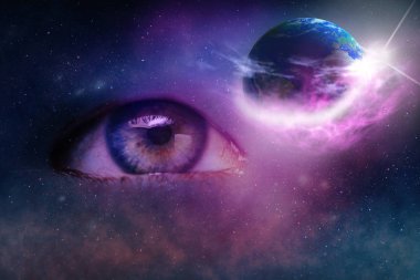 Soyut göz kavramını kapat ve sonsuz uzay arka planında bir dünya nebula tozuna bak. Karışık ortam.