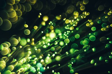 Karanlık arka planda güzel optik soyut renk bokeh.