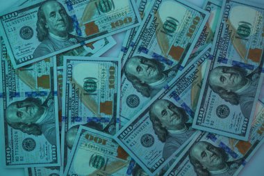 Masa arkaplanındaki güzel dolarlar. Amerikan, Amerikan Doları Nakit Para. Yüz Dolarlık Banknotlar. 