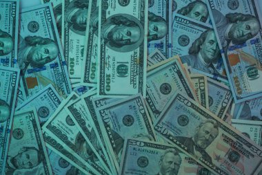 Masa arkaplanındaki güzel dolarlar. Amerikan, Amerikan Doları Nakit Para. Yüz Dolarlık Banknotlar. 