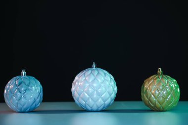 Masada ve gece arkaplanda çok güzel bir Noel balosu.. 