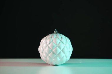 Masada ve gece arkaplanda çok güzel bir Noel balosu.. 