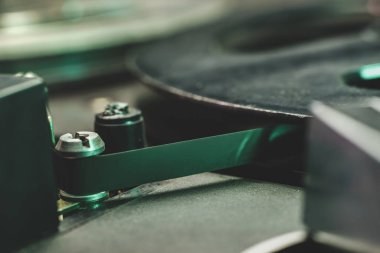 Eski tip makaralı teyp kayıt arkaplanını kapat.