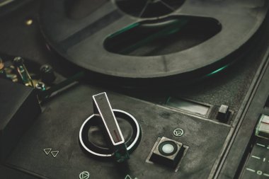 Eski tip makaralı teyp kayıt arkaplanını kapat.