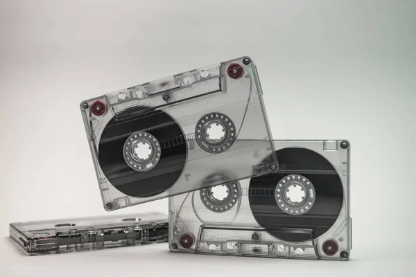 美しいオーディオカセットテープ ミニマリズムレトロなスタイルのコンセプト 80年代デザインの背景パターン — ストック写真