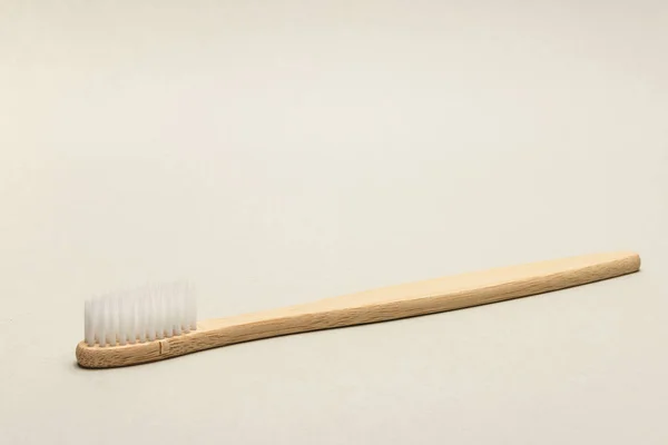 Όμορφη Ξύλινη Οδοντόβουρτσα Γκρι Φόντο — Φωτογραφία Αρχείου